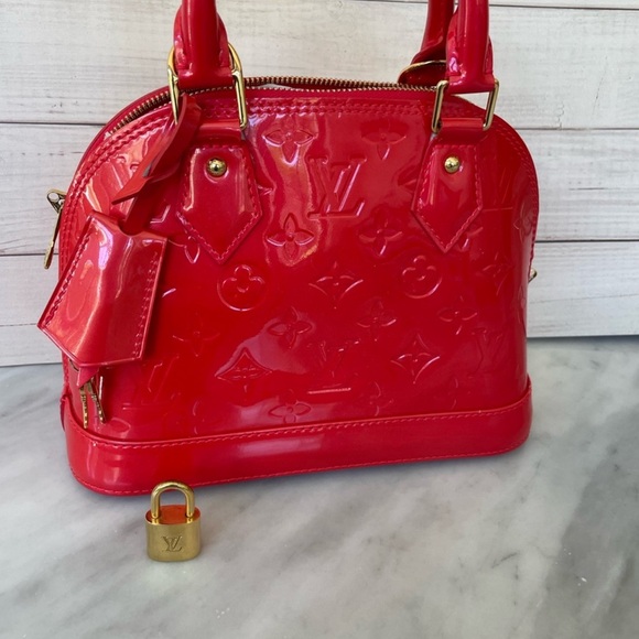 EUC Alma bb vernis hot pink / Fuchsia with lock and keys - Picture 8 of 9